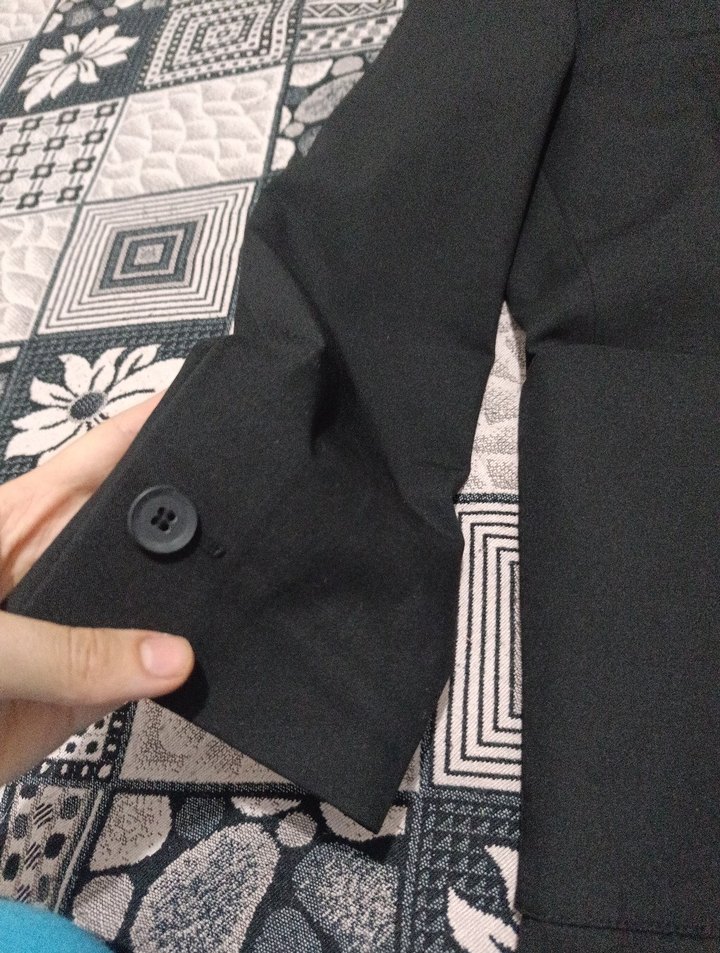 Siyah Düğmeli Ceket - Görsel 2