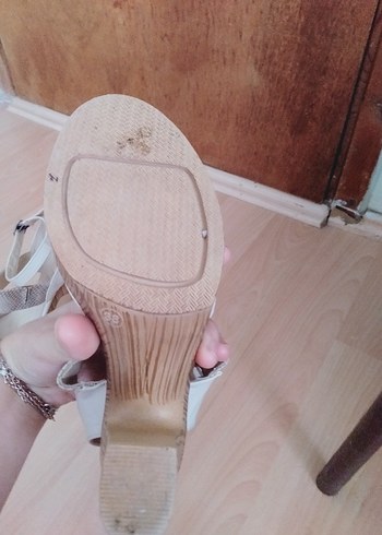 Beyaz Kadın Dolgu Topuklu Sandalet - Görsel 4