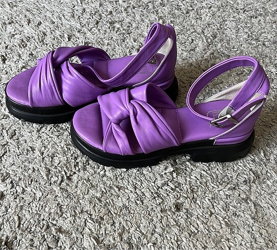 39 Beden İlvi. Sandalet. Yeni 39