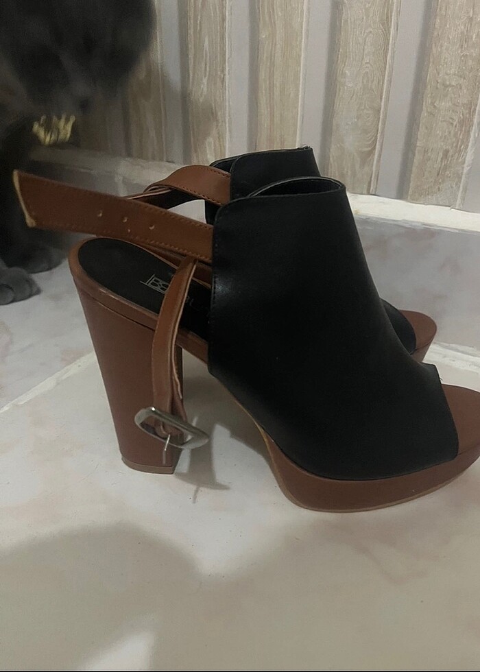 Topuklu ayakkabı - Görsel 2