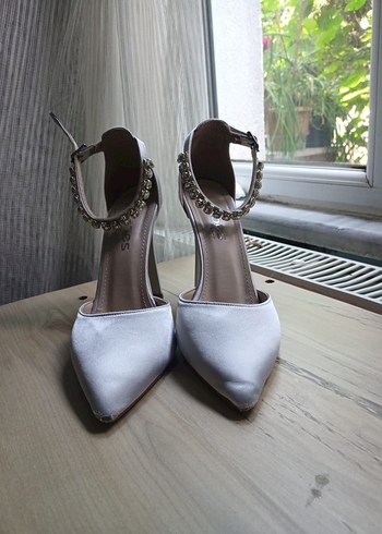 38 Beden Diger Beyaz Saten Stiletto Topuklu Kadın Ayakkabı