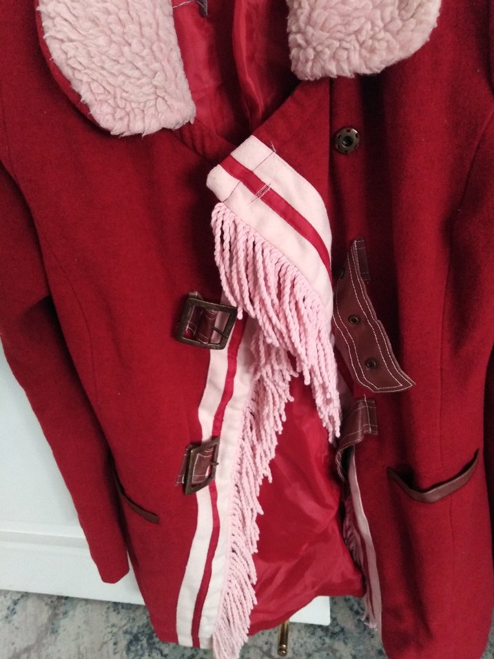 Kurk yakalı kırmızı kaban sıcacık tutuyor cok tarz - Görsel 2