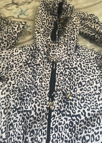 Kadın Leopar Desenli Yağmurluk - Görsel 2