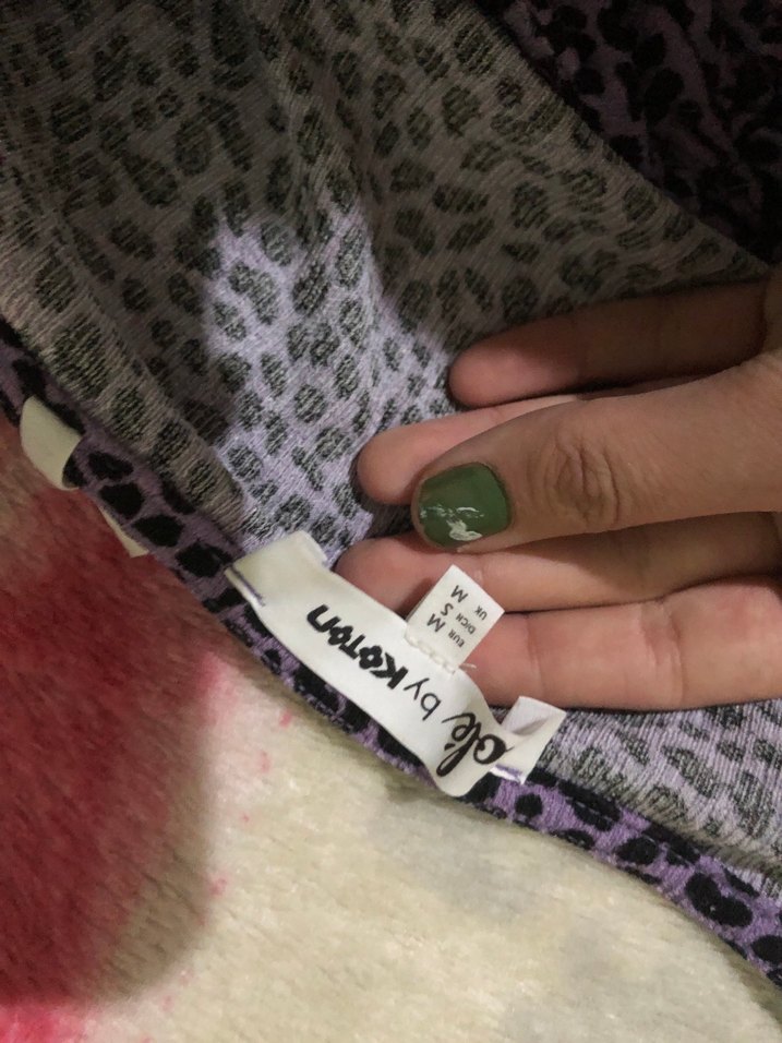 V Yaka Uzun Kollu Mor Desenli Bluz - Görsel 2