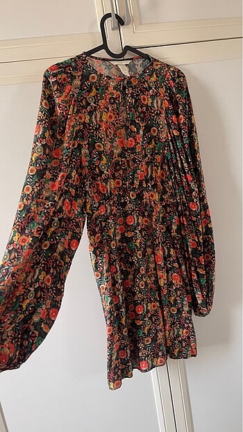 xs Beden H&M ayçiçeği ve çeşitli desenli belden tam oturan balon kol kısa