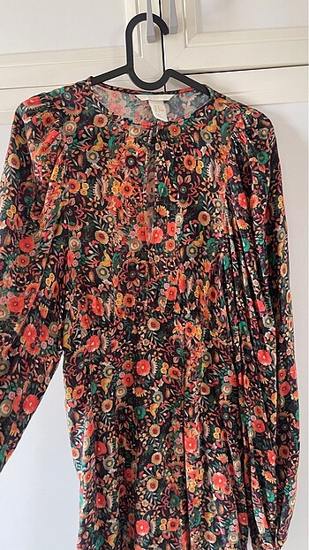 xs Beden çeşitli Renk H&M ayçiçeği ve çeşitli desenli belden tam oturan balon kol kısa