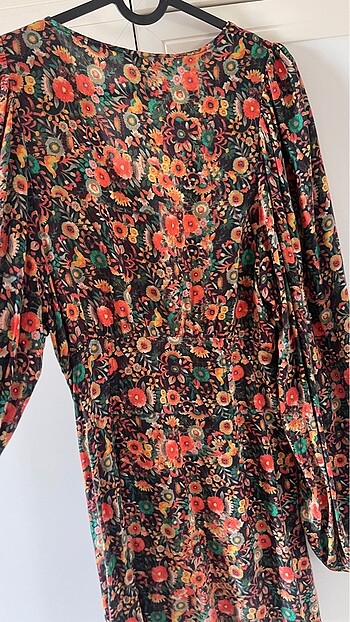 H&M H&M ayçiçeği ve çeşitli desenli belden tam oturan balon kol kısa