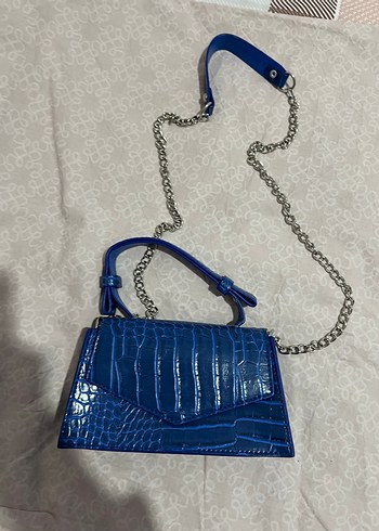 Mavi Zincir Detaylı Yılan Derisi Desenli Deri Çanta - Görsel 2