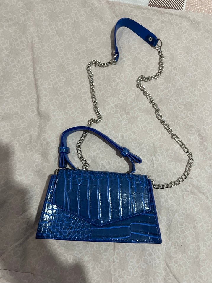 Mavi Zincir Detaylı Yılan Derisi Desenli Deri Çanta - Görsel 2