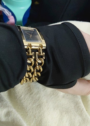 Zincir Detaylı Altın Renk Kadın Saati - Görsel 4