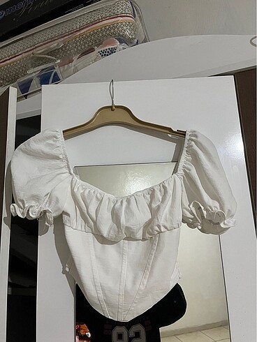 Korseli beyaz crop bluz