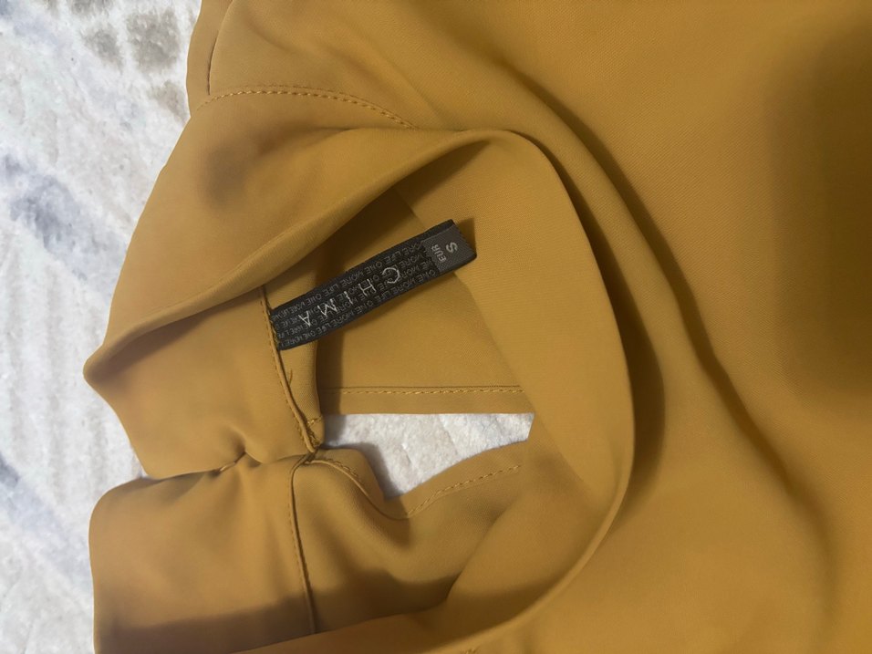 Yüksek Yakalı Bej Kısa Kollu Kadın Gömlek - Görsel 2