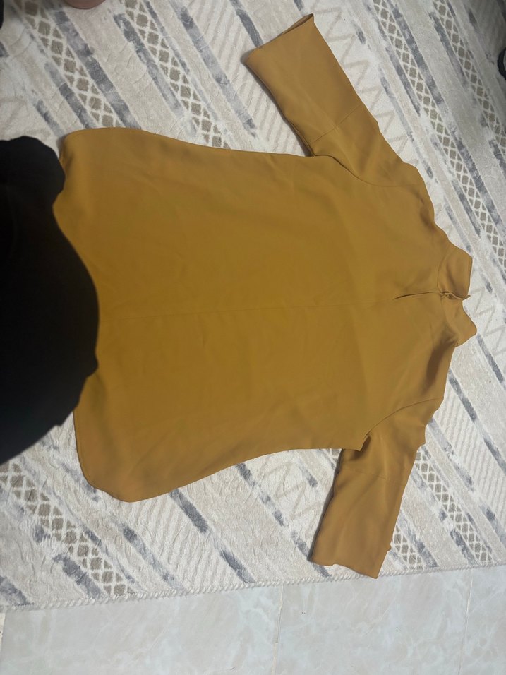 Yüksek Yakalı Bej Kısa Kollu Kadın Gömlek - Görsel 3