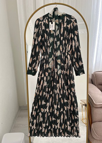 Gri Desenli Pileli Uzun Kadın Elbise - Görsel 3