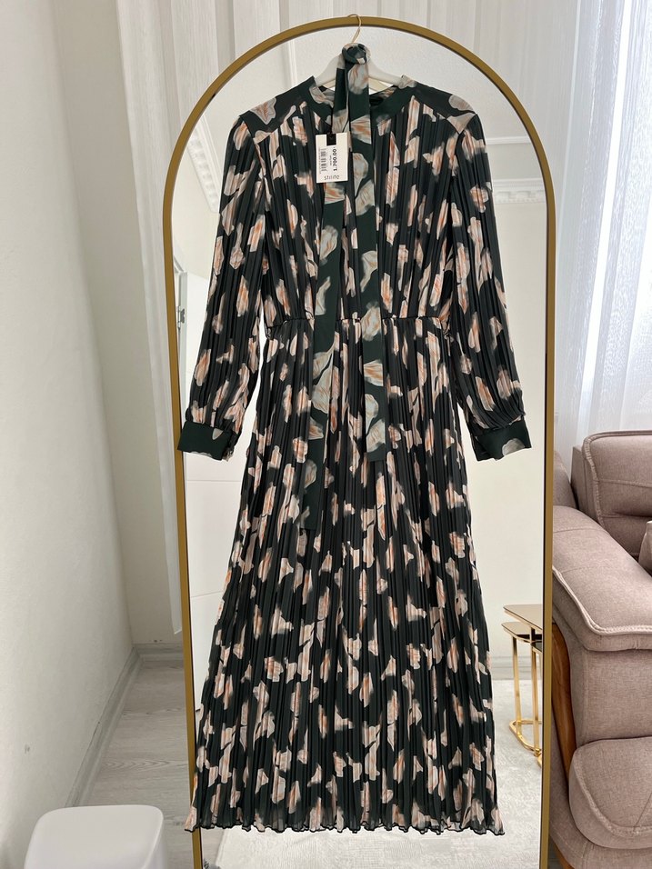 Gri Desenli Pileli Uzun Kadın Elbise - Görsel 3