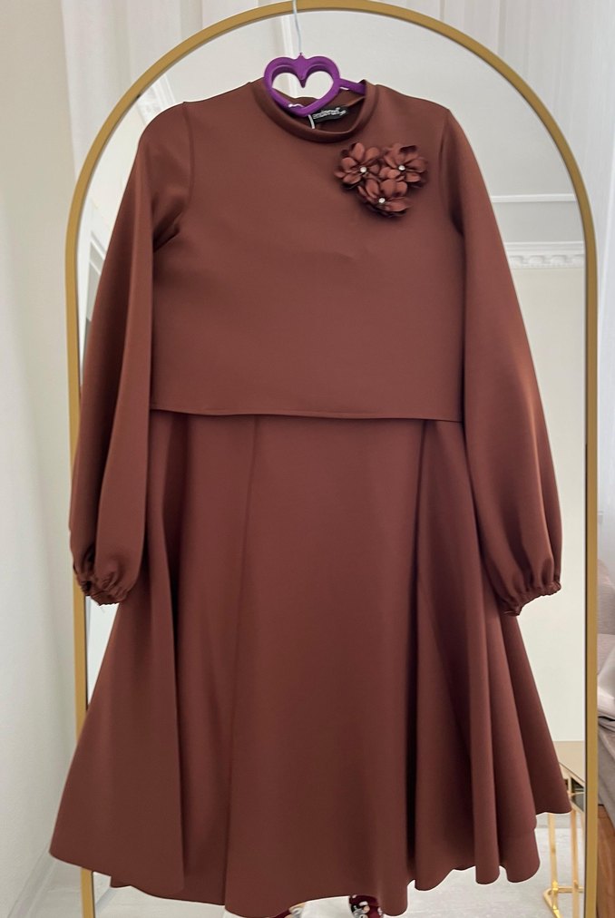 Düğmeli Çiçek Detaylı Kahverengi takım Kadın Bluz ve Etek - Görsel 3