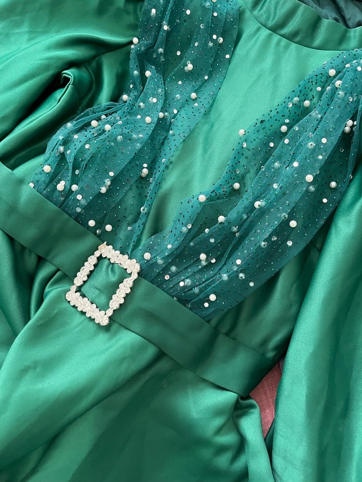 İnci Detaylı Kemerli Uzun Yeşil Abiye Elbise - Görsel 3