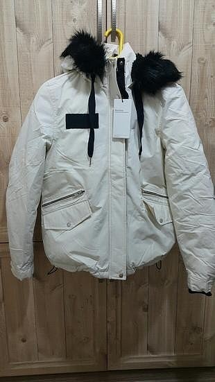 Bershka beyaz şişme mont