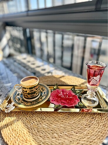 Çiçek motifli sunum peçetesi