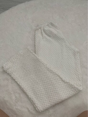 Ambar beyaz kabartmalı alt