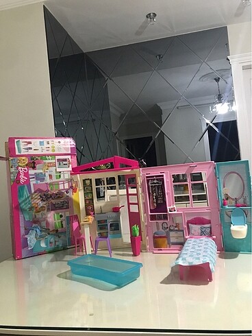  Barbie evi
