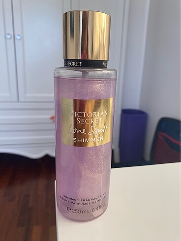 victorias secret love spell shimmer vücut spreyi