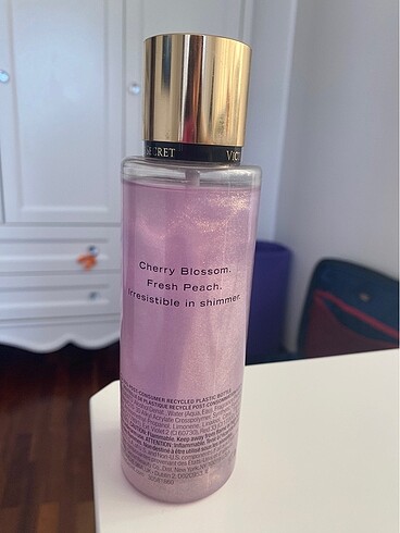 Victoria s Secret victorias secret love spell shimmer vücut spreyi