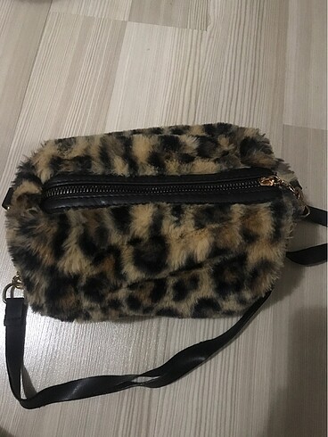 Leoparlı çanta