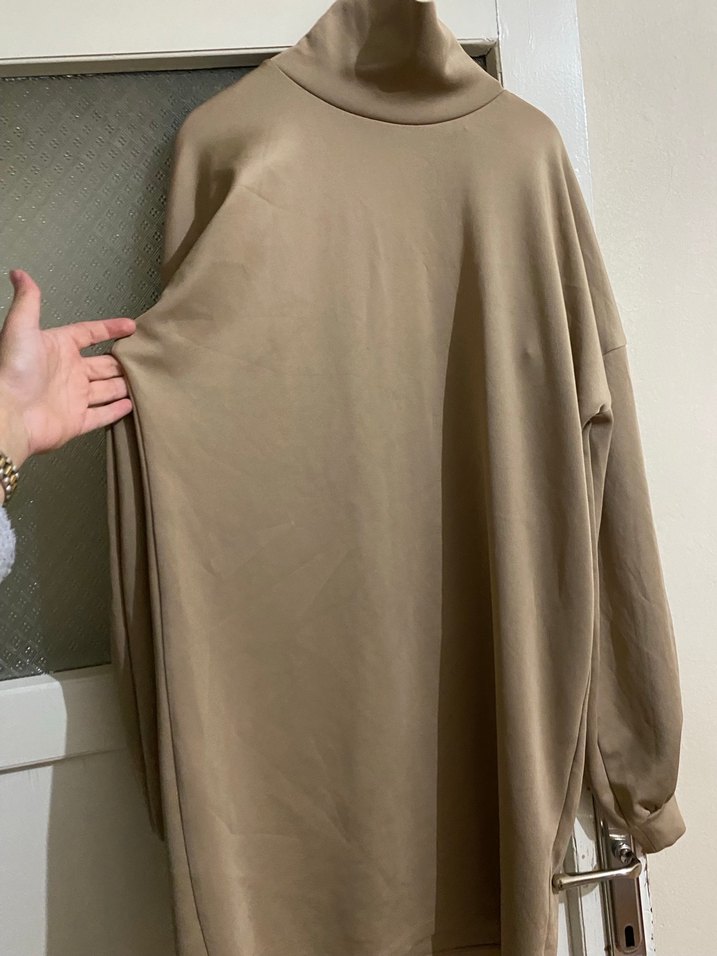 Bej Yüksek Yakalı Midi Kadın scuba yakım
Essprive - Görsel 2