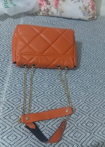 Zincir Detaylı Parlak Kahverengi Deri Çanta - Görsel 4