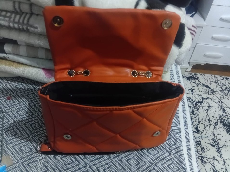 Zincir Detaylı Parlak Kahverengi Deri Çanta - Görsel 2