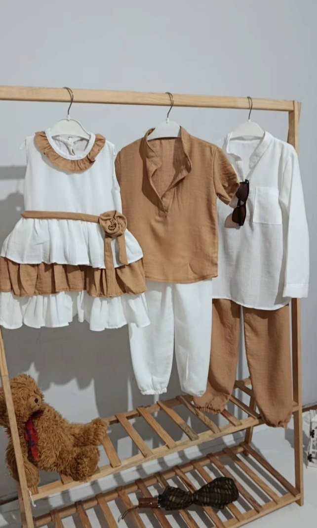 Beyaz ve Kahverengi Çocuk Kıyafetleri Seti - Görsel 2
