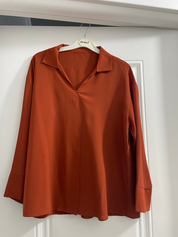 V Yaka Düğmeli Kadın Gömlek - Görsel 2