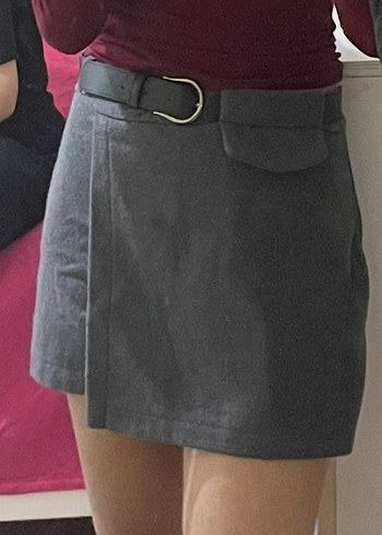 Kemer Detaylı Gri Mini Etek - Görsel 2