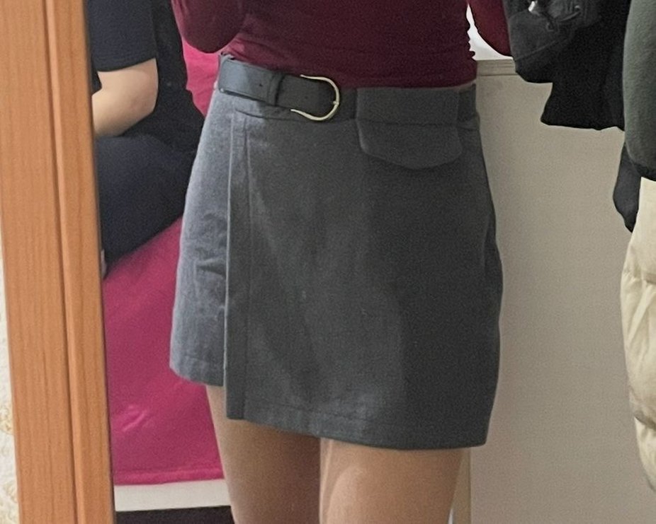 Kemer Detaylı Gri Mini Etek - Görsel 2