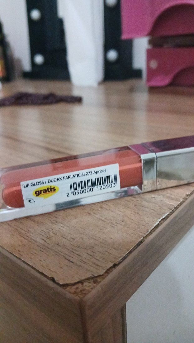 Bej Renkli Sıvı Mat Ruj - Görsel 3