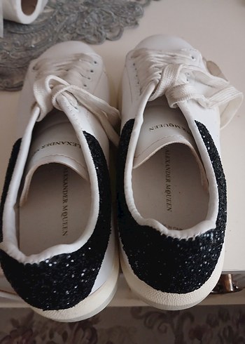 38 Beden Beyaz Parlak Stiletto Topuklu Kadın Sneaker orijinal kodlu ürün