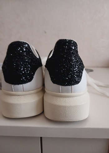38 Beden beyaz Renk Beyaz Parlak Stiletto Topuklu Kadın Sneaker orijinal kodlu ürün