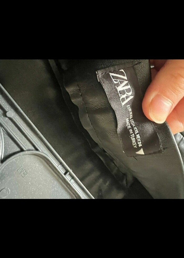 ZARA SUNI DERI SIYAH BERMUDA SORT - Görsel 3