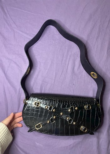 Kemer Detaylı Siyah Yılan Desenli Deri Çanta - Görsel 4