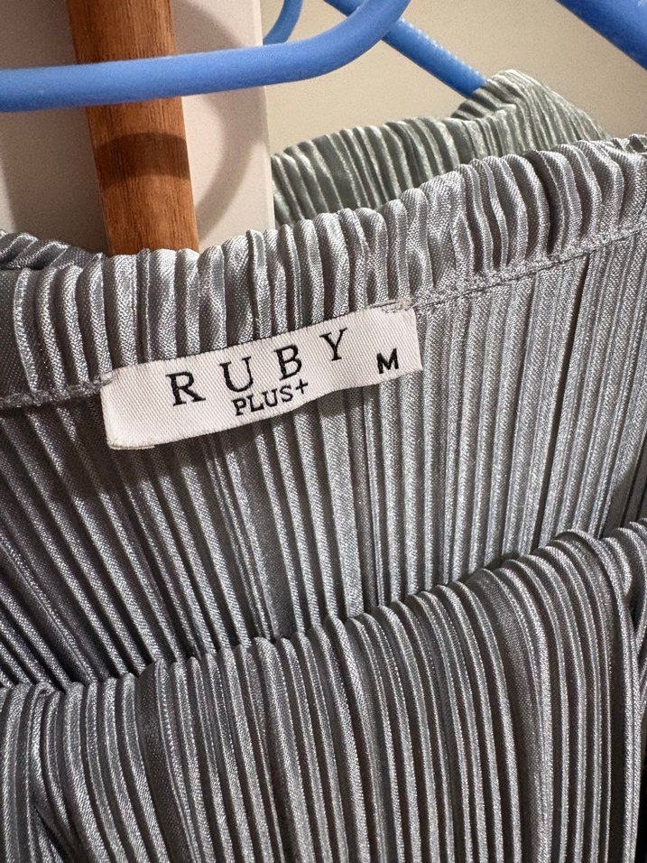 Gri Pileli Keten Kadın Gömlek - Görsel 2