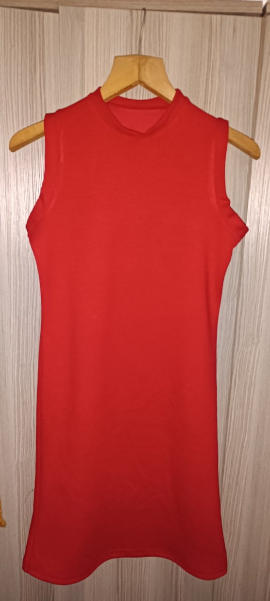 Kırmızı Yüksek Yakalı Kolsuz elbise - Görsel 2