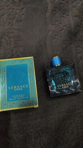  Beden Versace parfüm 100 ml 3 4 kez sıkıldı sadece kokusu ve kalıcılık