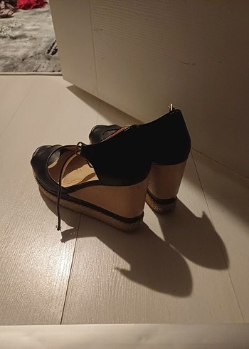 Siyah Tokalı Dolgu Topuk Kadın Ayakkabı - Görsel 2