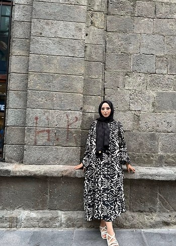 40 Beden Siyah Beyaz Zebra Desenli Uzun Elbise