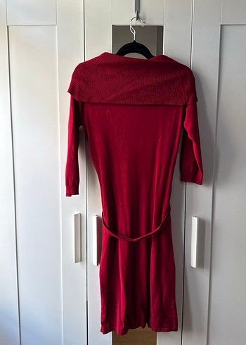 Kırmızı boğazlı elbise - Görsel 4