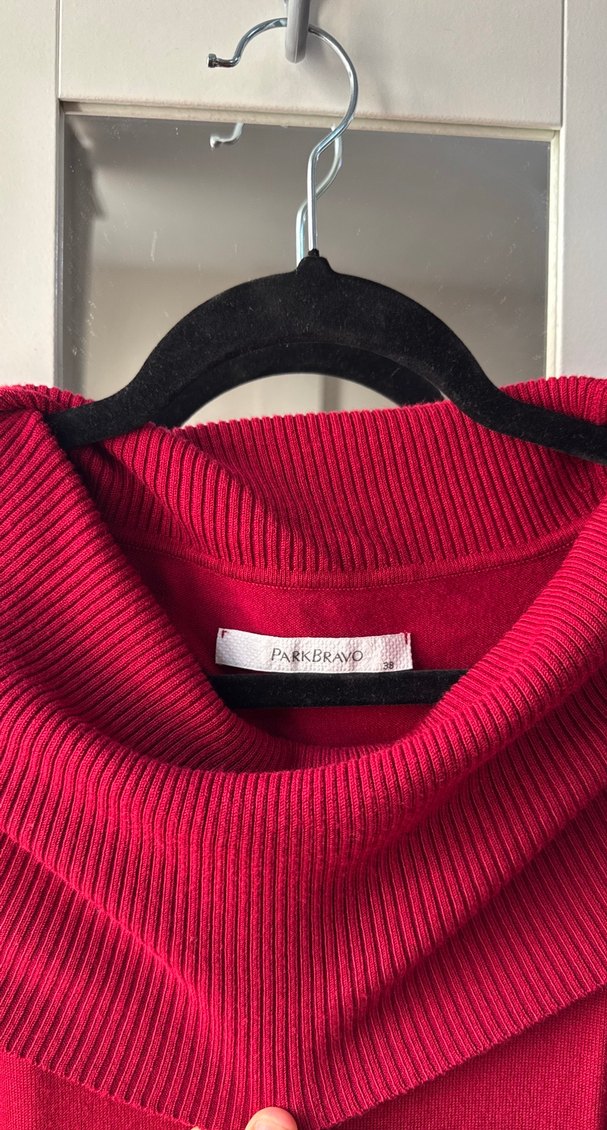 Kırmızı boğazlı elbise - Görsel 3