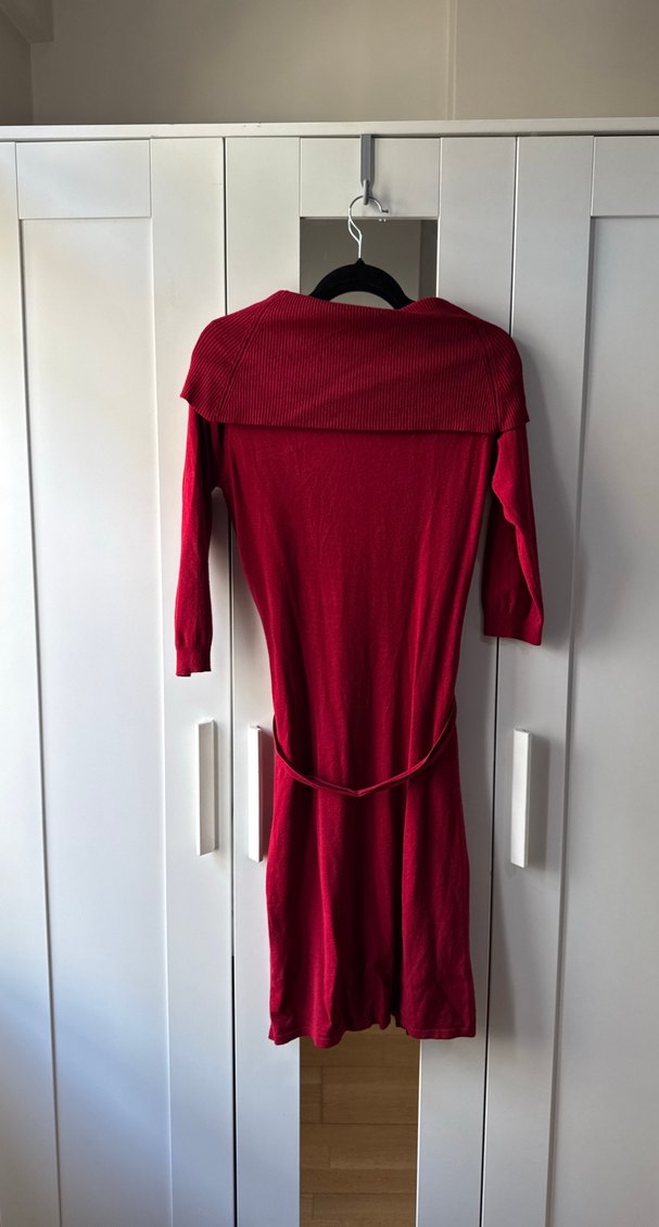 Kırmızı boğazlı elbise - Görsel 4