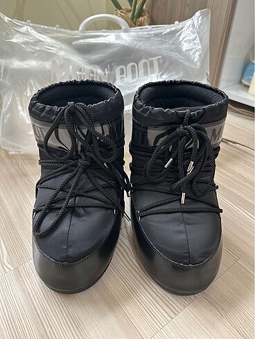 Moon boot