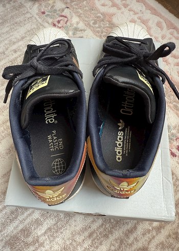 38,5 Beden kahverengi Renk Adidas superstar Kadın Siyah Parlak Adidas Sneakers